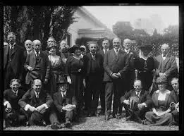 Albert Einstein with other scientists - আলবার্ট আইনস্টাইন ও অন্যান্য বিজ্ঞানী আলবার্ট আইনস্টাইন অন্যান্য বিজ্ঞানীদের সাথে - Albert Einstein with other scientists